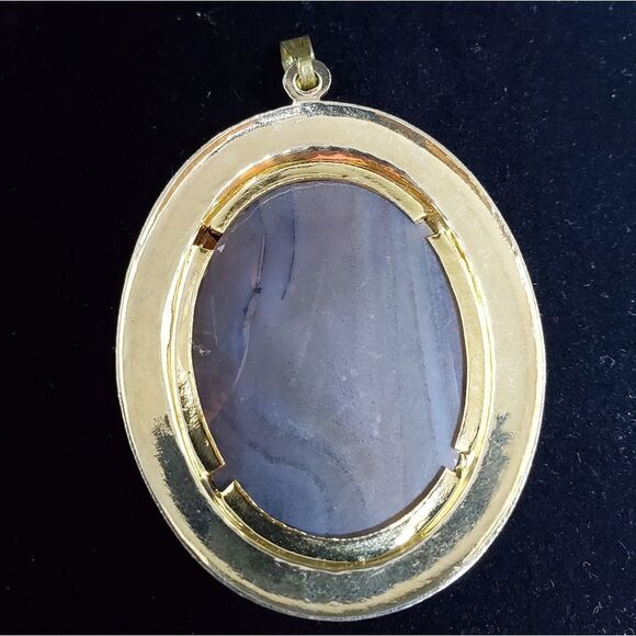 Gold Colored Framed Polished Agate Stone Pendant - Picture 2 of 3